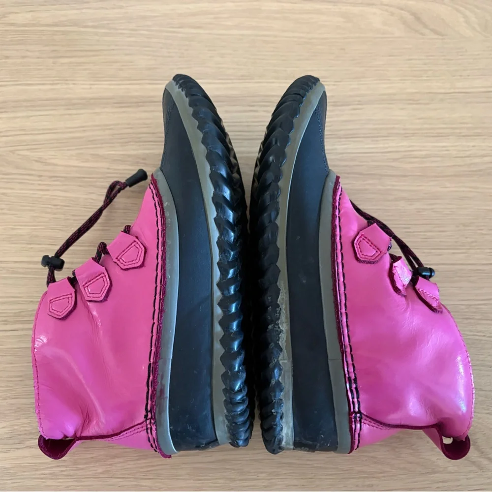 Sorel Out-N-About Hot Pink Black Duck Boots Size 5